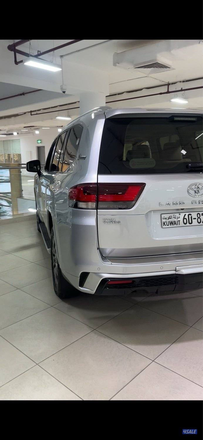 Land Cruiser GXR AERO S Twin Turbo0