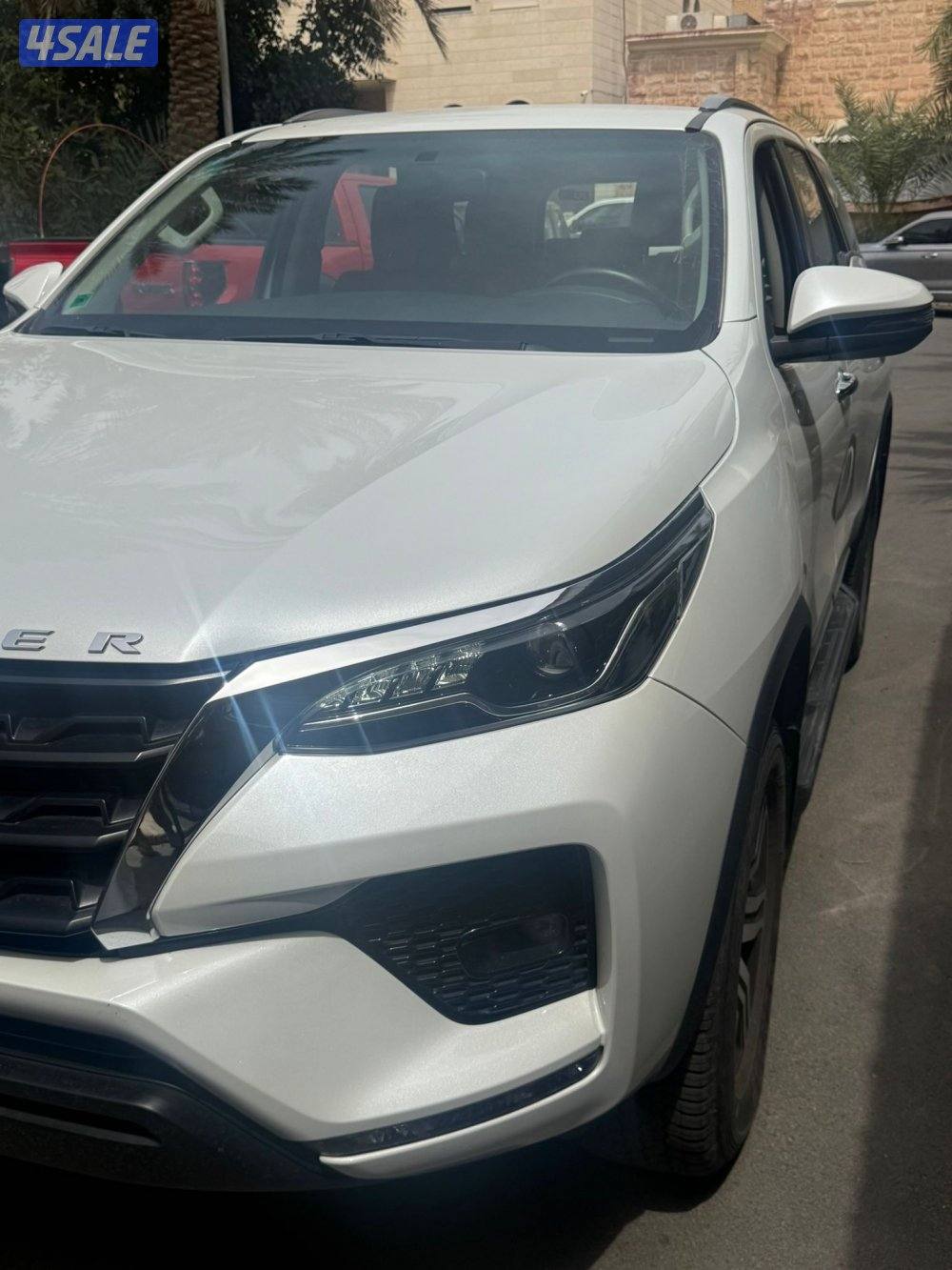 فورتنر ابيض 2024  ماشي 2360 4 سلندر تحت الكفاله 9000 قابل للمساومه شرط0