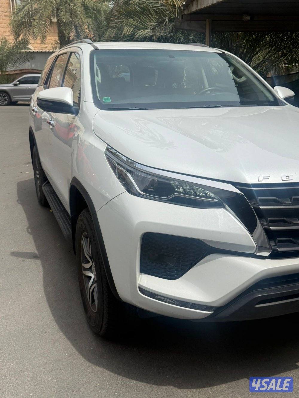 فورتنر ابيض 2024  ماشي 2360 4 سلندر تحت الكفاله 9000 قابل للمساومه شرط6