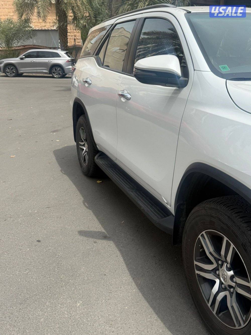 فورتنر ابيض 2024  ماشي 2360 4 سلندر تحت الكفاله 9000 قابل للمساومه شرط7