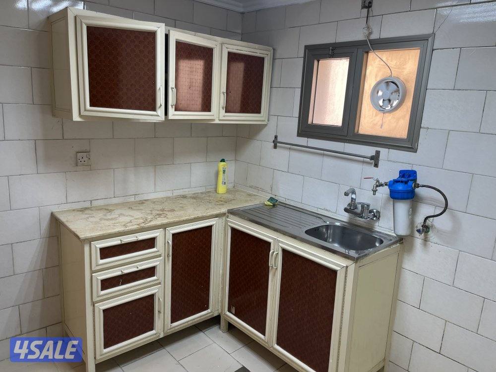 مقابل حولي شارع المغرب السريع بدون اصنصير الدور الثاني يوجد بها سطح3