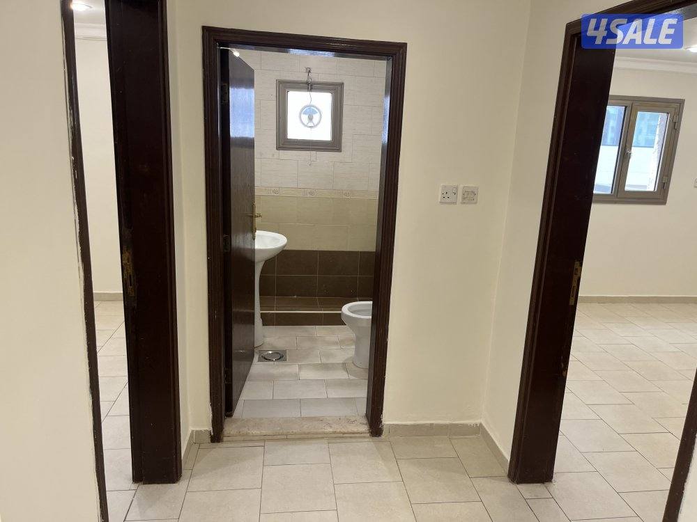 مقابل حولي شارع المغرب السريع بدون اصنصير الدور الثاني يوجد بها سطح7