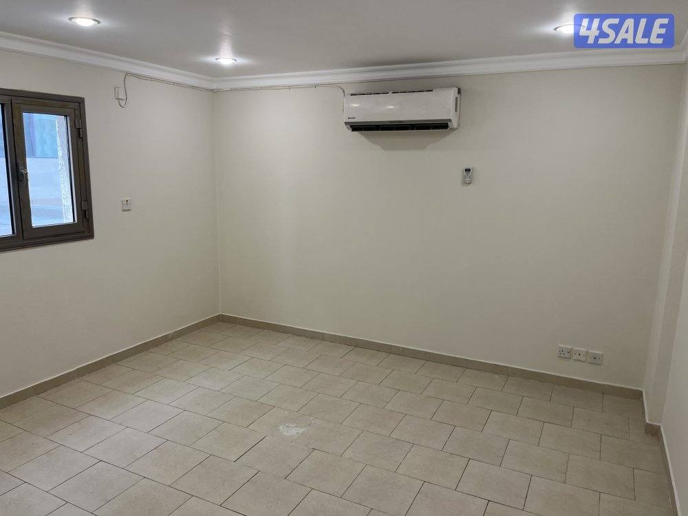 مقابل حولي شارع المغرب السريع بدون اصنصير الدور الثاني يوجد بها سطح12