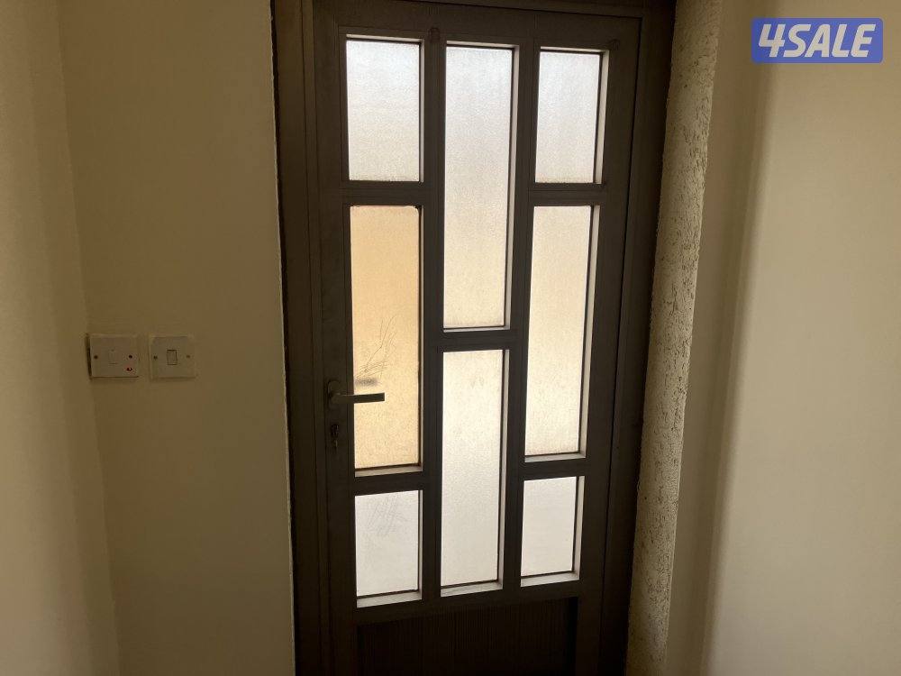 مقابل حولي شارع المغرب السريع بدون اصنصير الدور الثاني يوجد بها سطح14