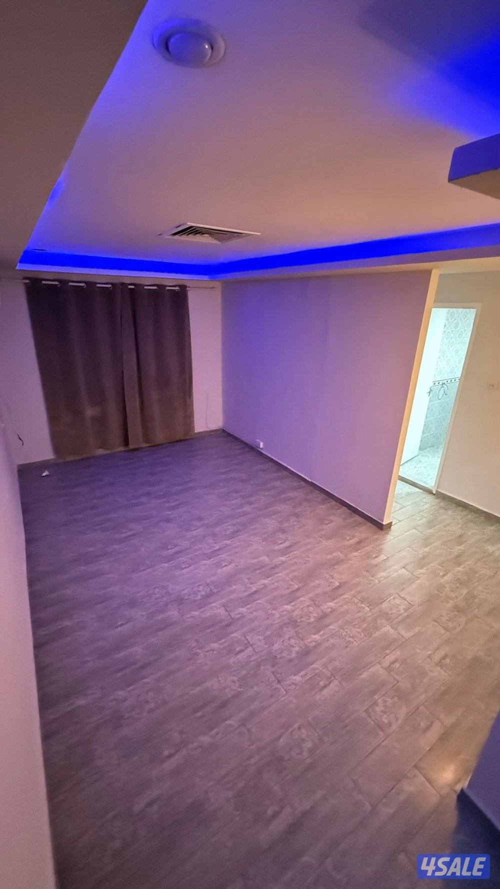 للإيجار شقة غرفة وصالة حمام ومطبخ0