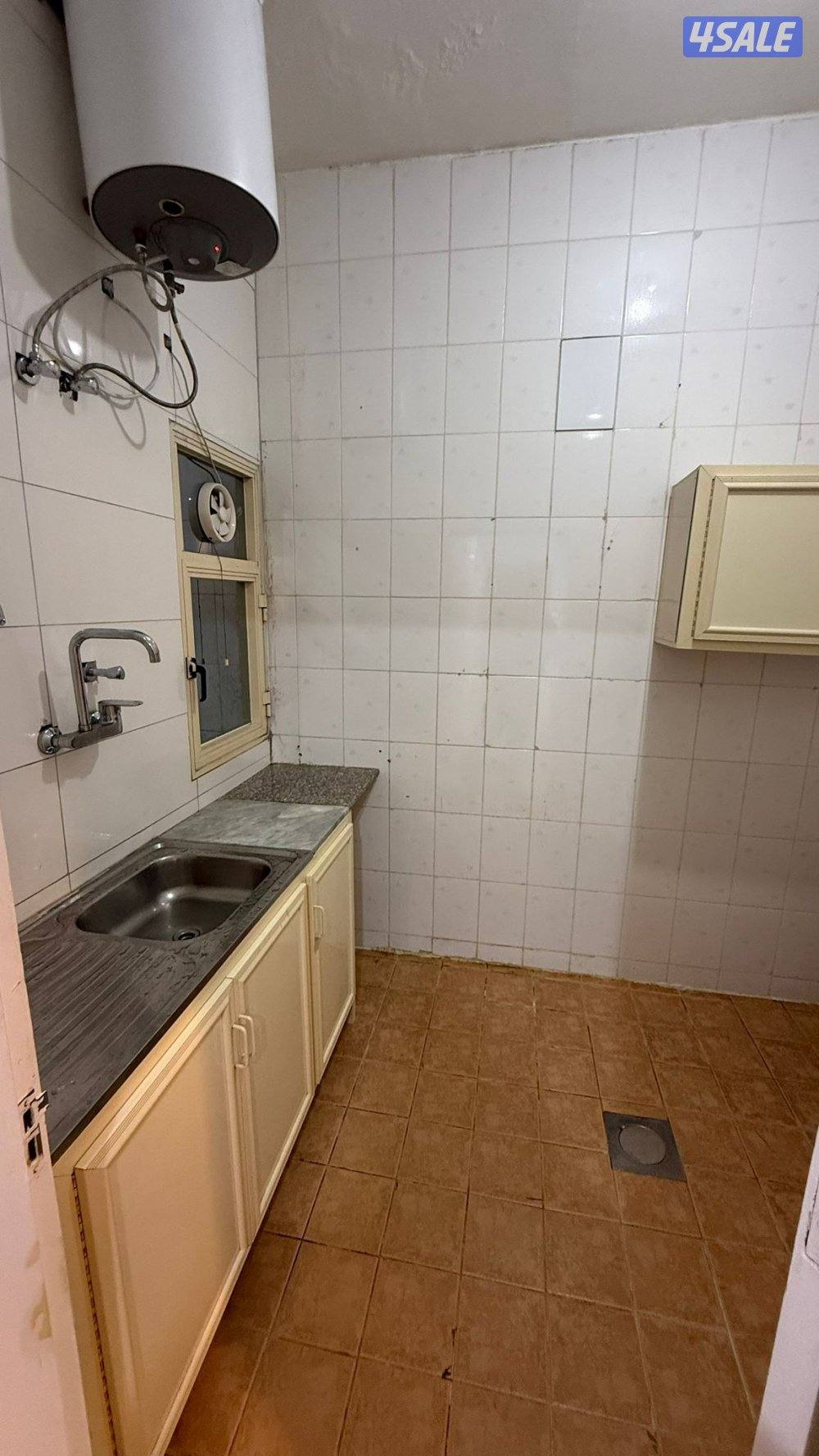 للإيجار شقة غرفة وصالة حمام ومطبخ3