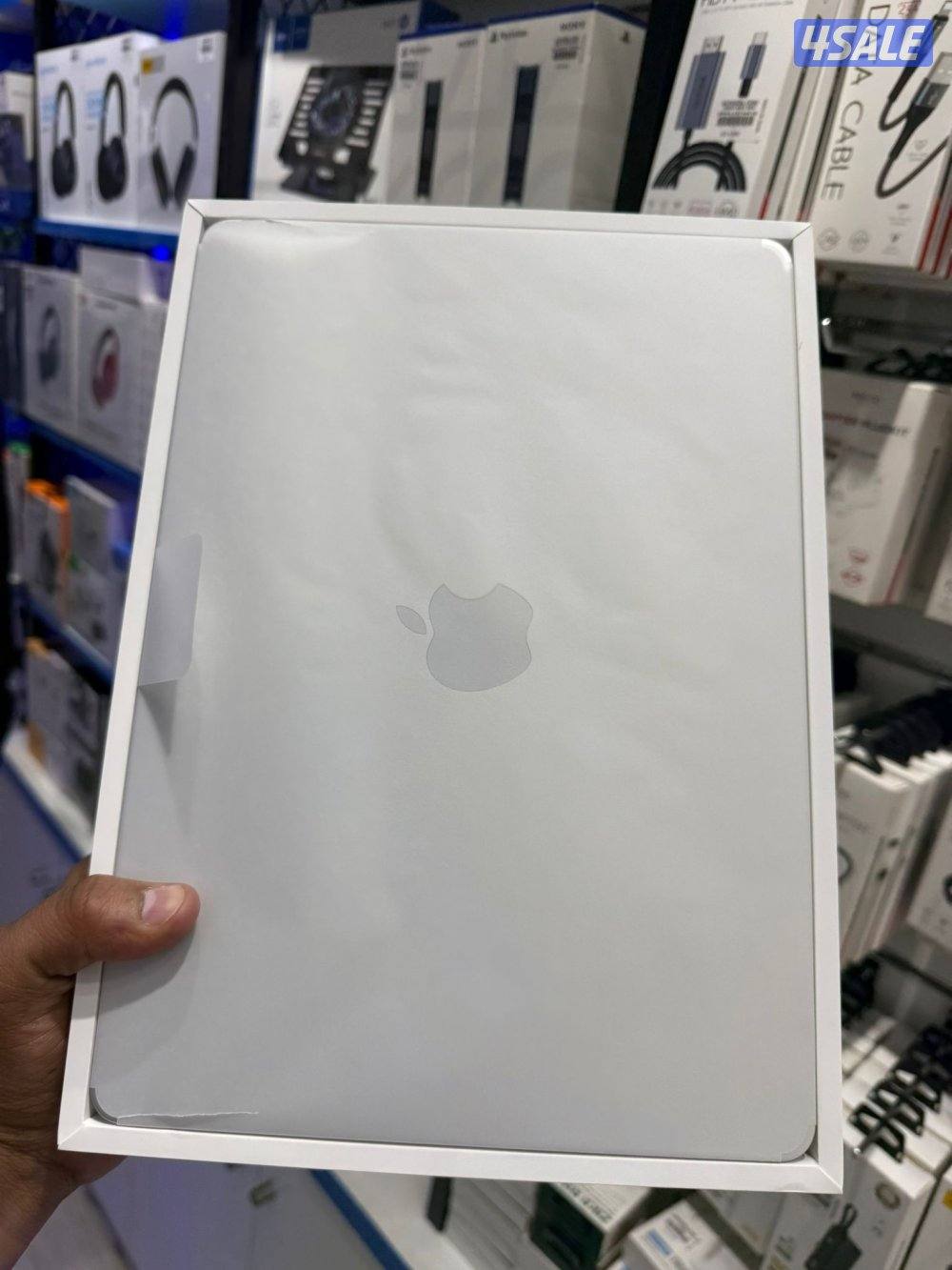 1 Day used Macbook Air 13 16GB 256GB M4 Chip0