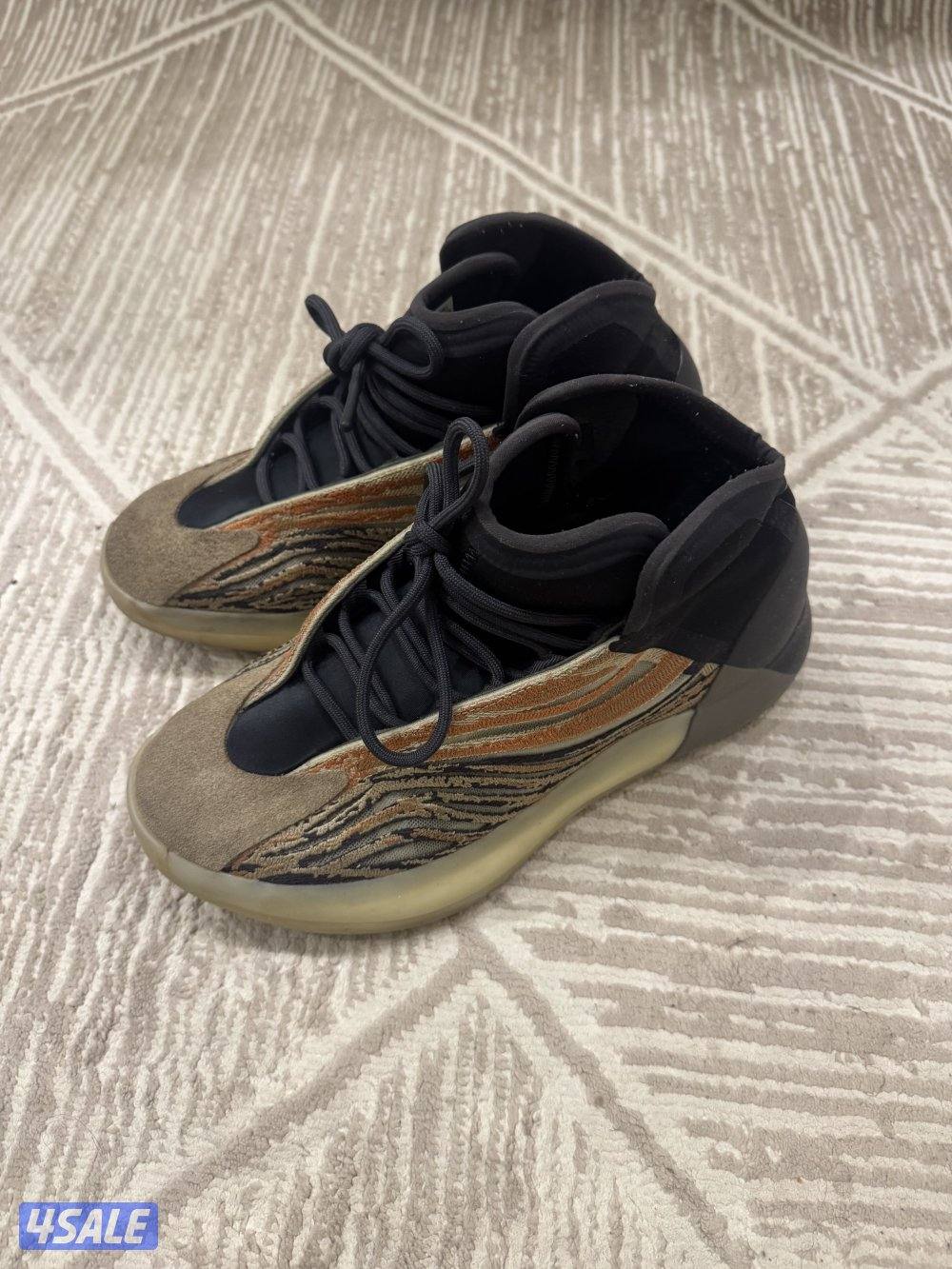 حذاء adidas yeezy qntm0