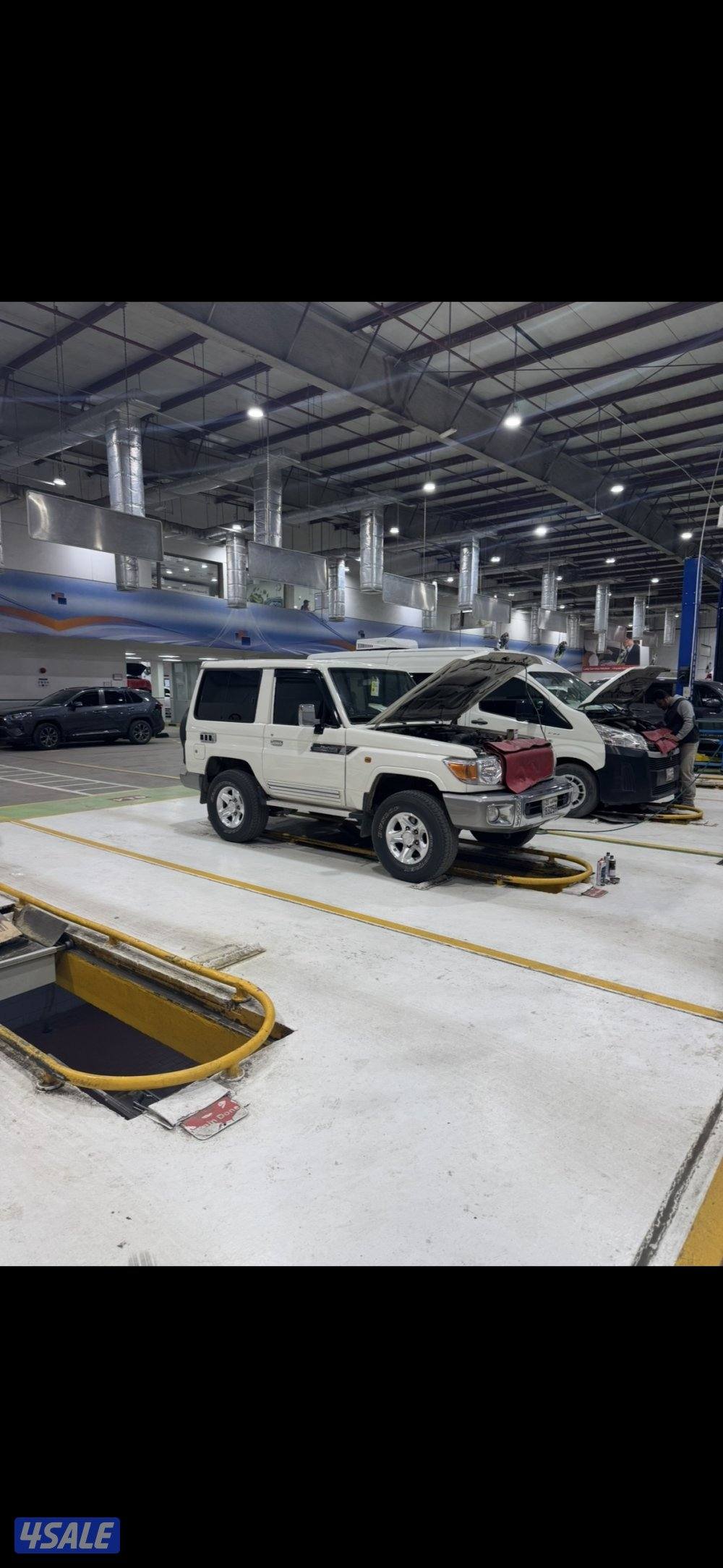 للبيع جيب لاندكروزر ربع موديل 2021 شرط الفحص صبغ الوكاله ماشي 73 الف0