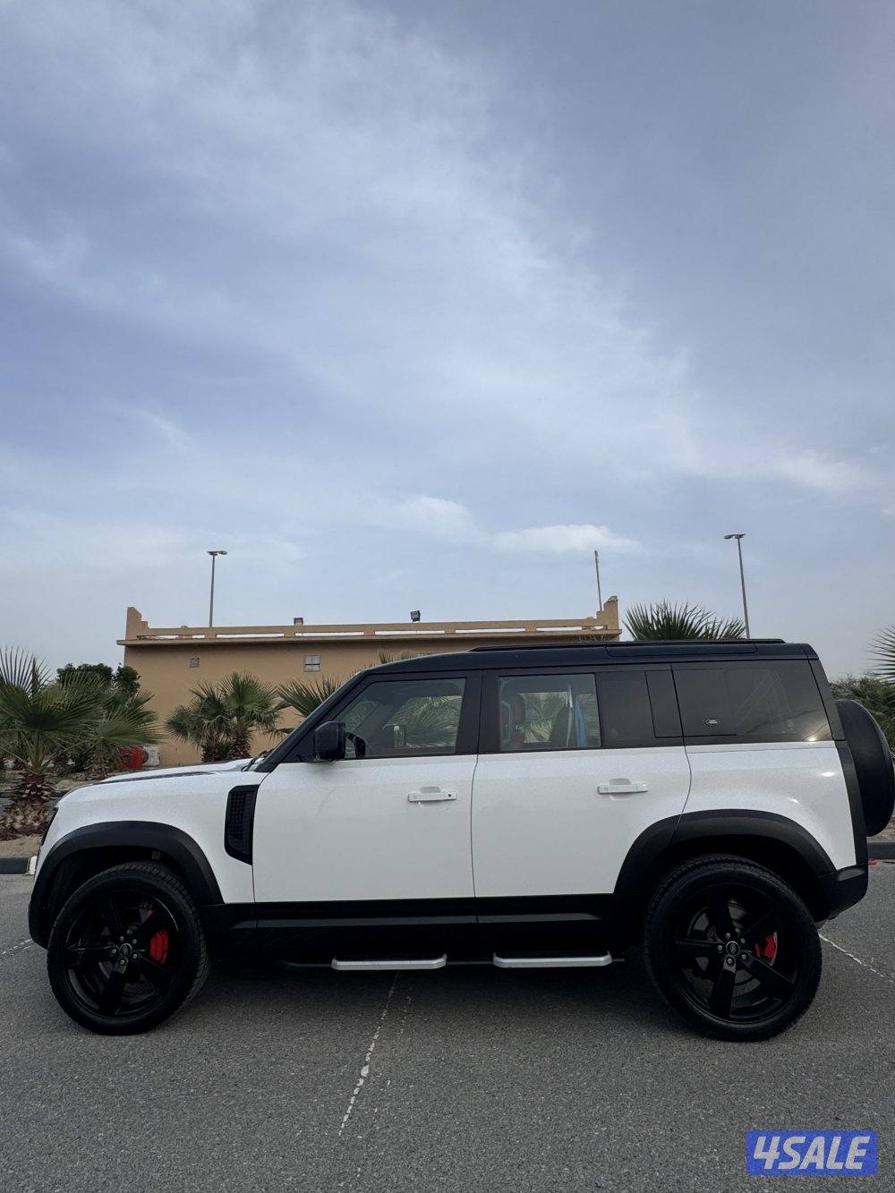 للبيع دفندر ١١٠ موديل ٢٠٢٢ v60