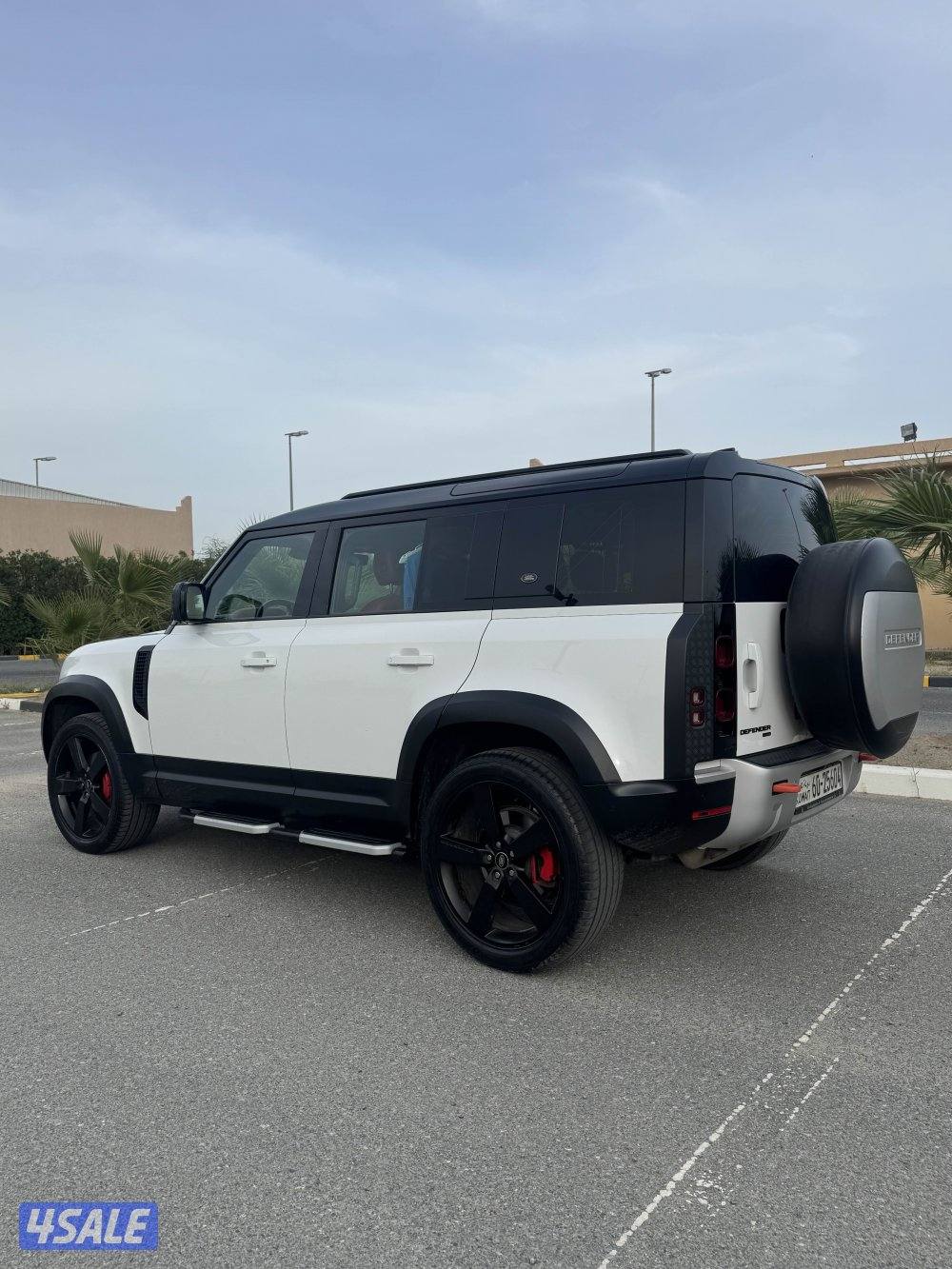 للبيع دفندر ١١٠ موديل ٢٠٢٢ v63