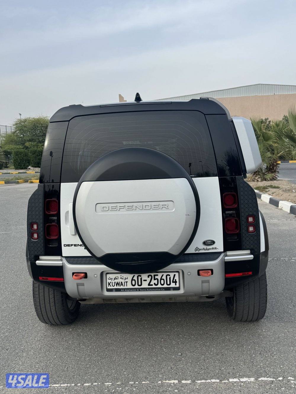 للبيع دفندر ١١٠ موديل ٢٠٢٢ v66