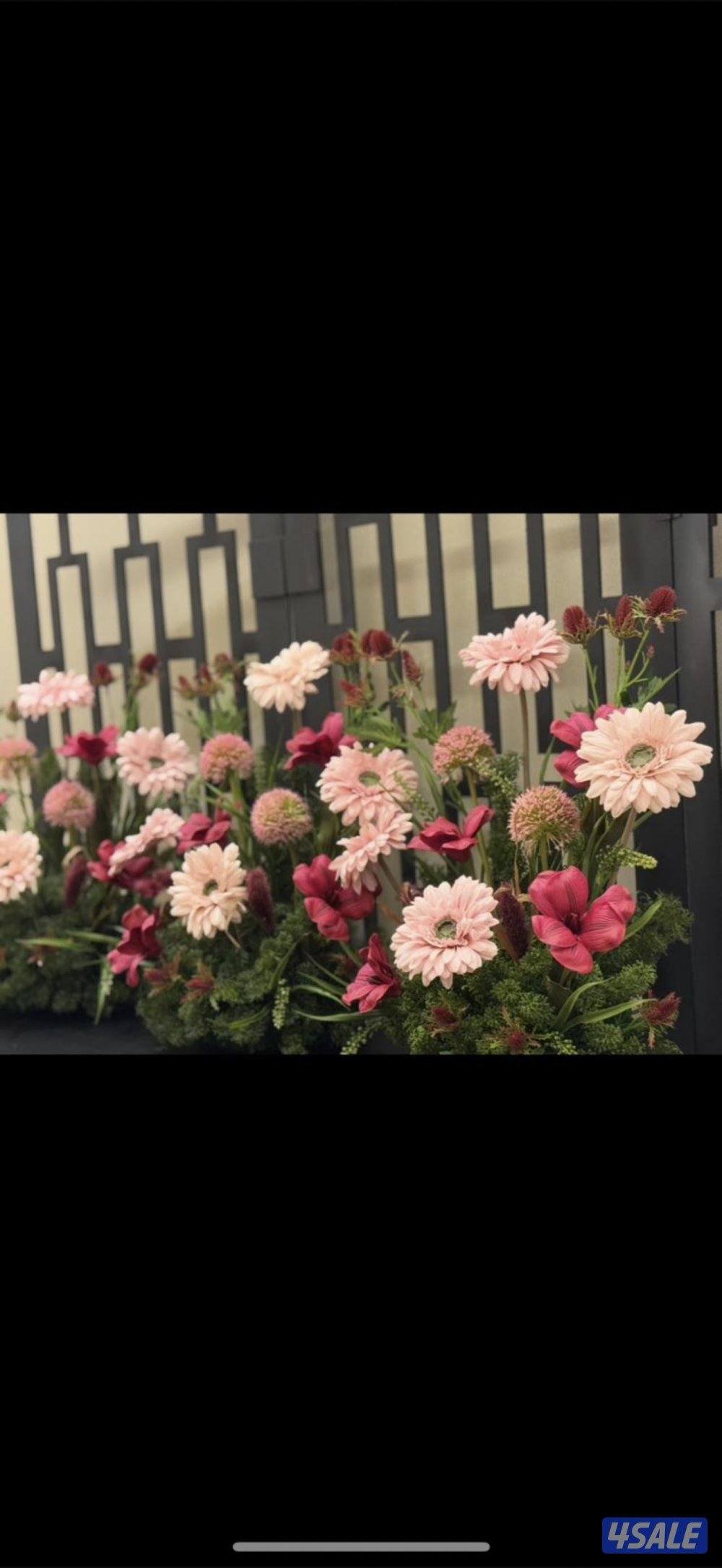 للبيع طاولتين  بارتشن مع ٣ وردات1