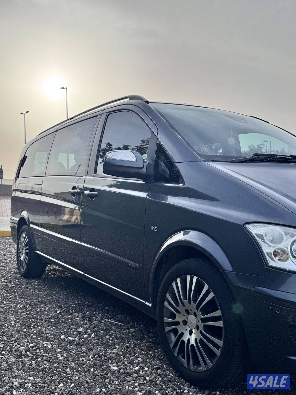 للبيع مرسيدس ڤيانو بحالة الوكاله 20152