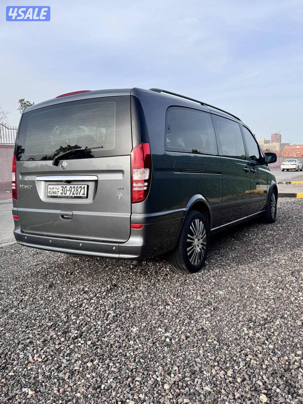 للبيع مرسيدس ڤيانو بحالة الوكاله 20154