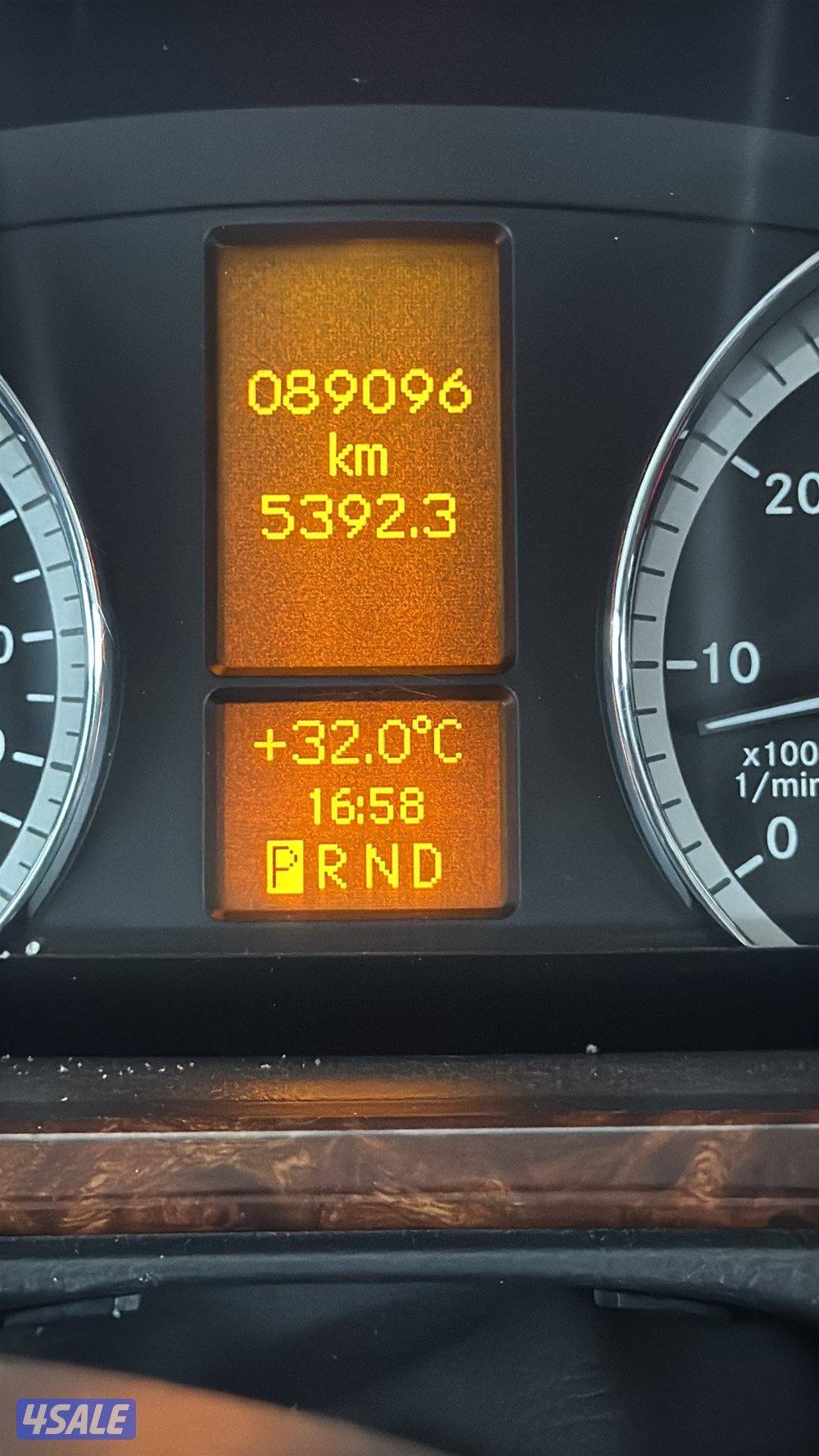 للبيع مرسيدس ڤيانو بحالة الوكاله 201512