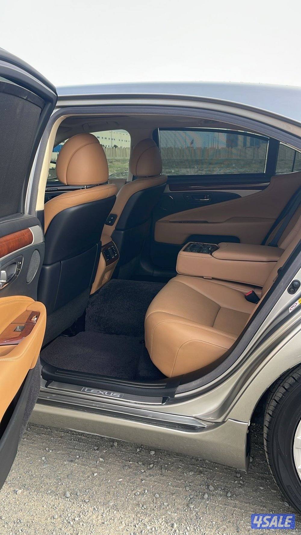 لكزس LS460 الساير 2014 بحاله الوكاله مخزن عداد 84 الف2