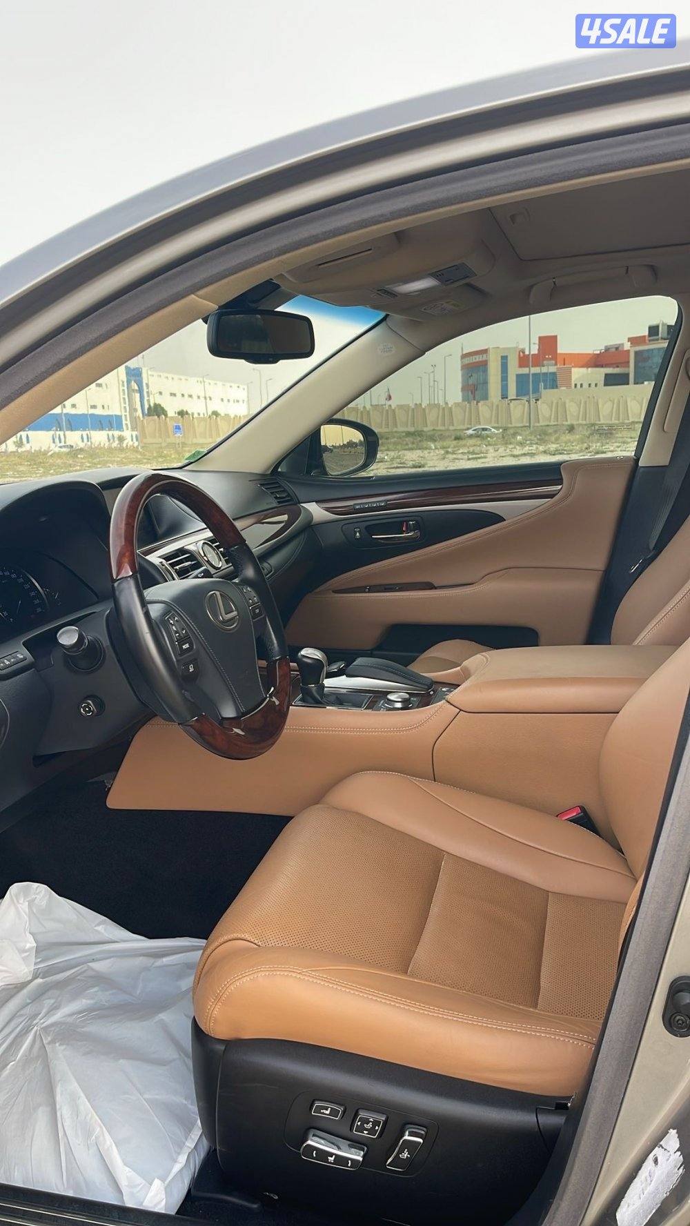 لكزس LS460 الساير 2014 بحاله الوكاله مخزن عداد 84 الف5