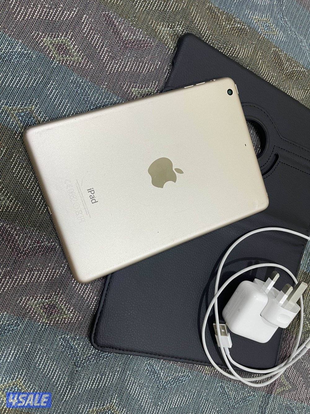 ايباد ابل ميني 3 ثري 16 قيقا شاشة 7.8 بوصة شغال تمام ما فيه شي مع كفر0