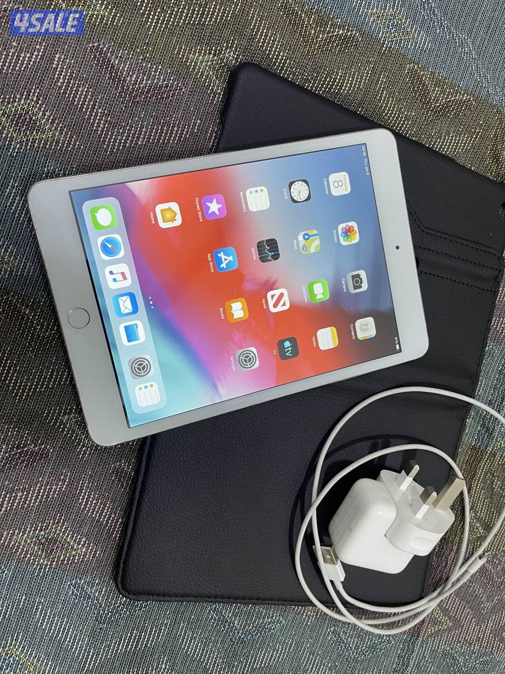 ايباد ابل ميني 3 ثري 16 قيقا شاشة 7.8 بوصة شغال تمام ما فيه شي مع كفر1