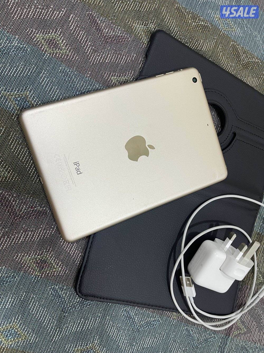 ايباد ابل ميني 3 ثري 16 قيقا شاشة 7.8 بوصة شغال تمام ما فيه شي مع كفر6