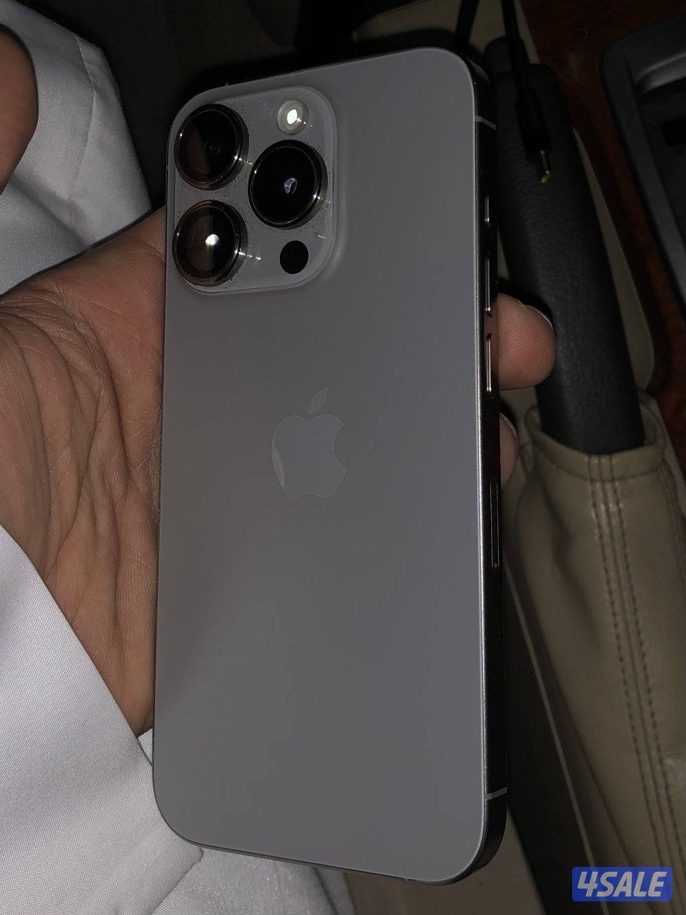 ايفون 15 برو 256 قيقا نظيف وسماعة ابل ايربود0