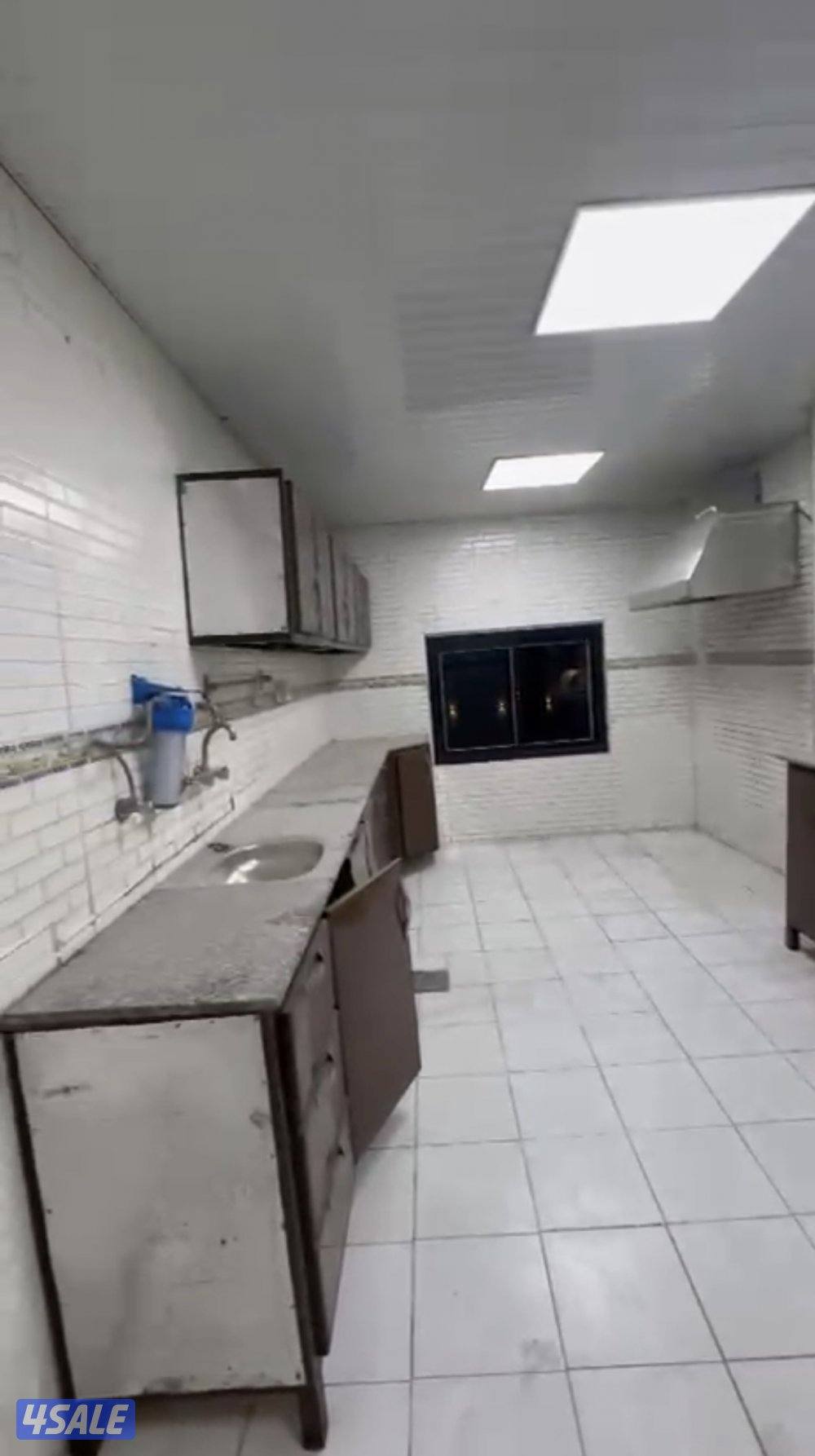 للايجار دور اول درج مع حوش في الفحيحيل ق20