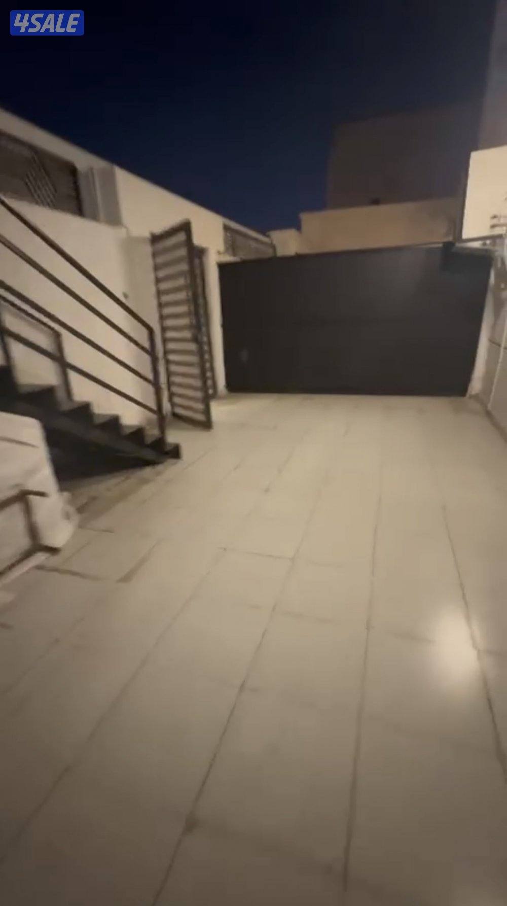 للايجار دور اول درج مع حوش في الفحيحيل ق21