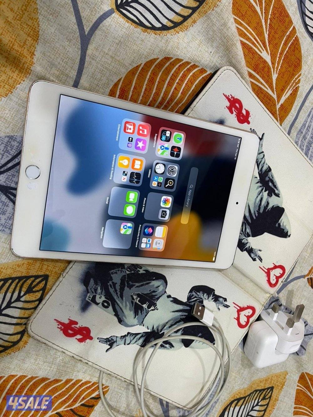 ايباد ميني 4 فور 128 قيقا مع الشاحن0