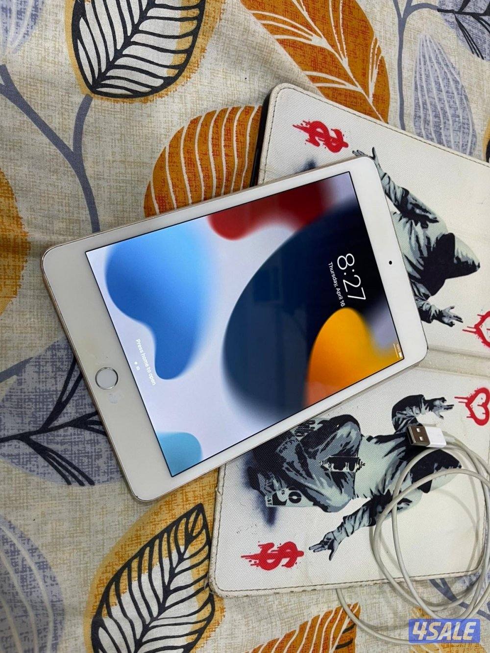 ايباد ميني 4 فور 128 قيقا مع الشاحن1