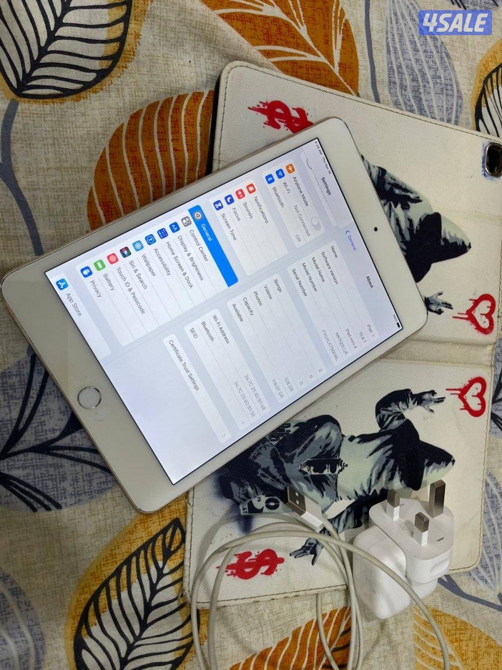 ايباد ميني 4 فور 128 قيقا مع الشاحن3
