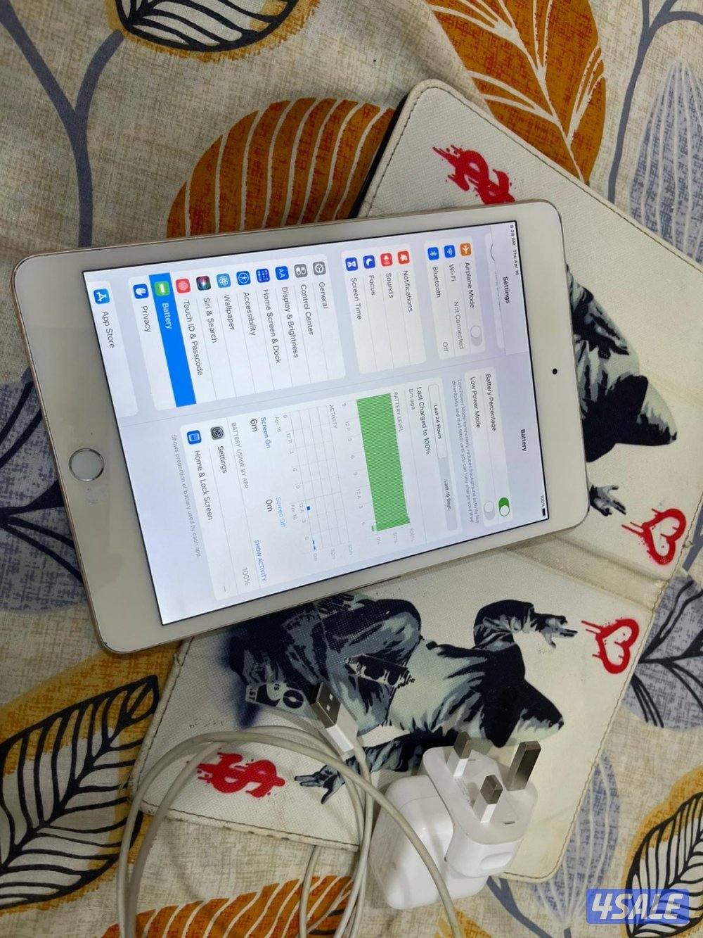 ايباد ميني 4 فور 128 قيقا مع الشاحن5