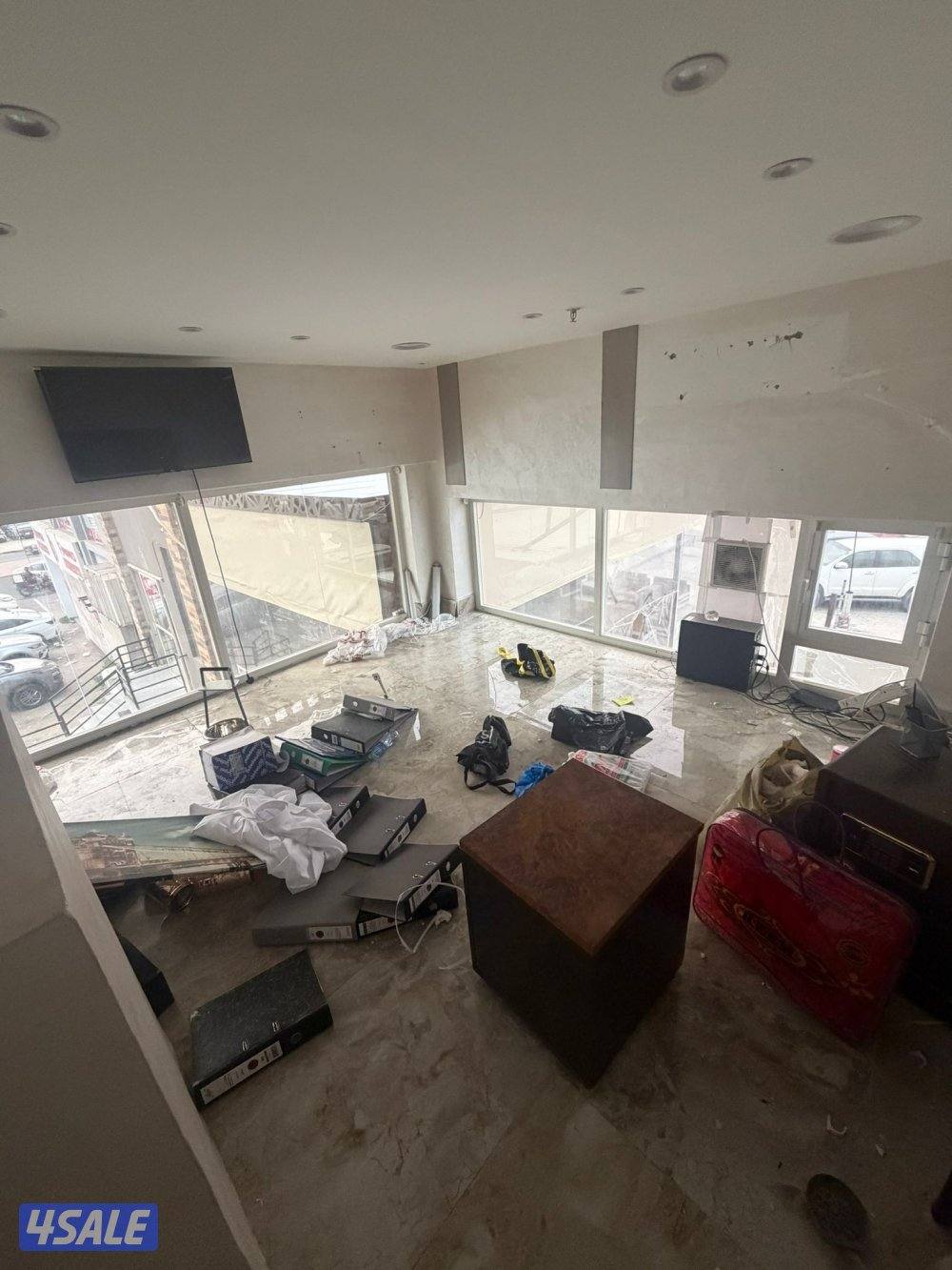 للبيع محل دورين مرخص مع مصاف0