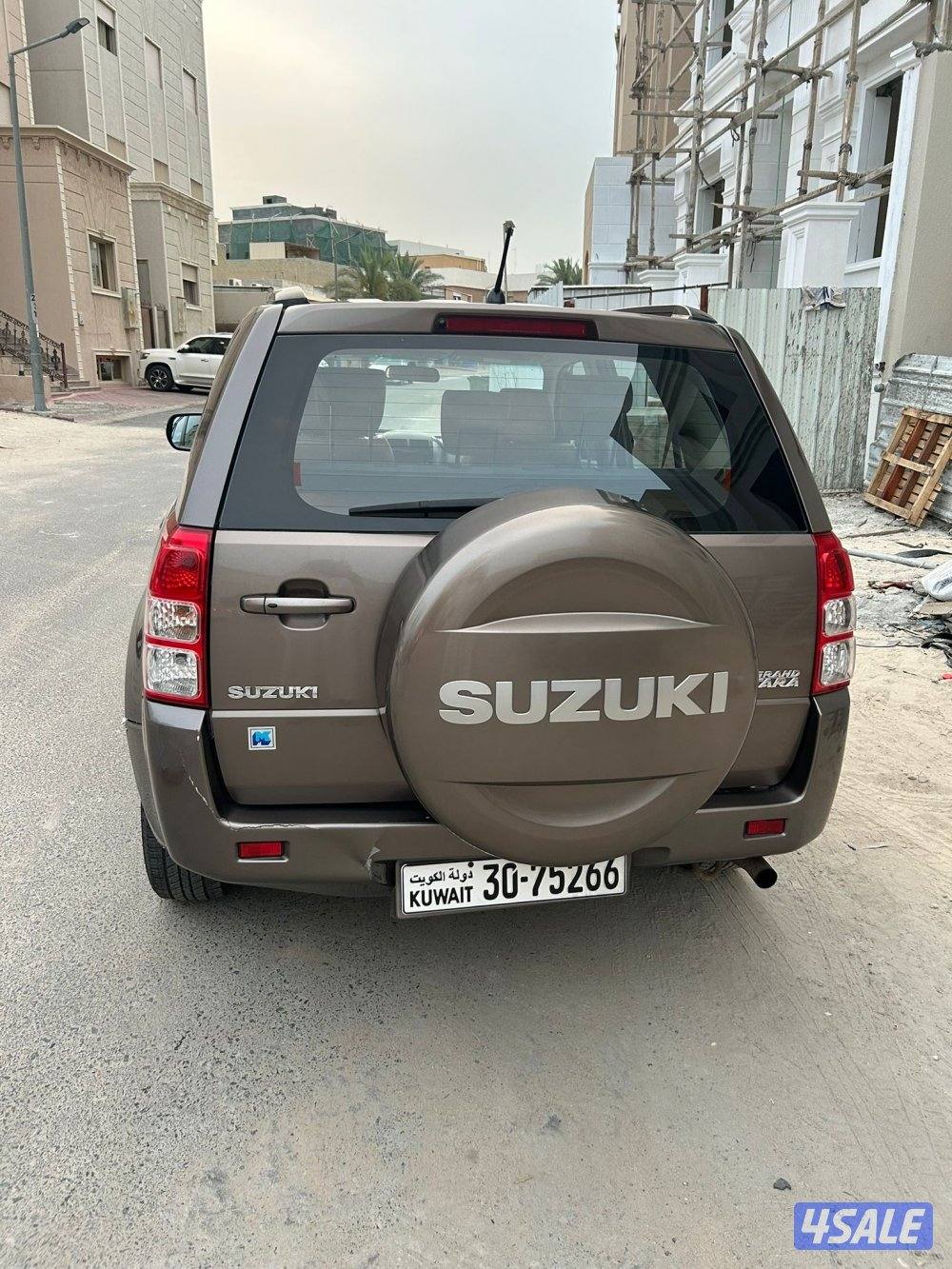 للبيع جيب زوزكي بحالة الوكالة ماشي 160 فقط2