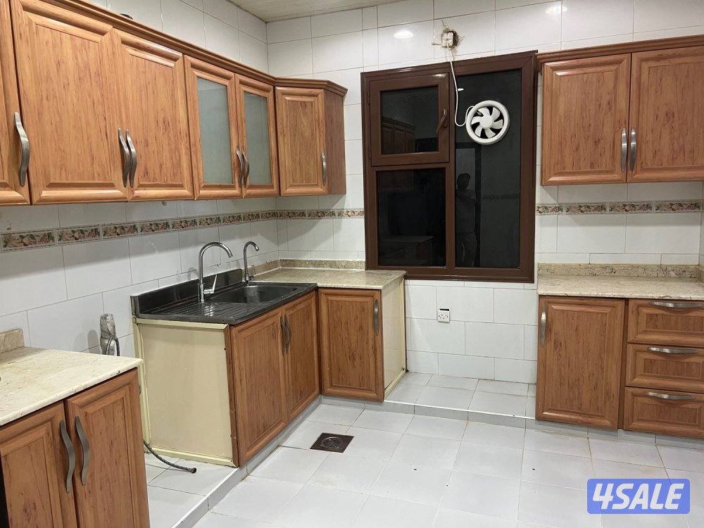 للإيجار شقه 3غرف+غرفةمخزن/صاله/2حمام/مطبخ/سنترال ستلايت سخان مركزي/شتر0