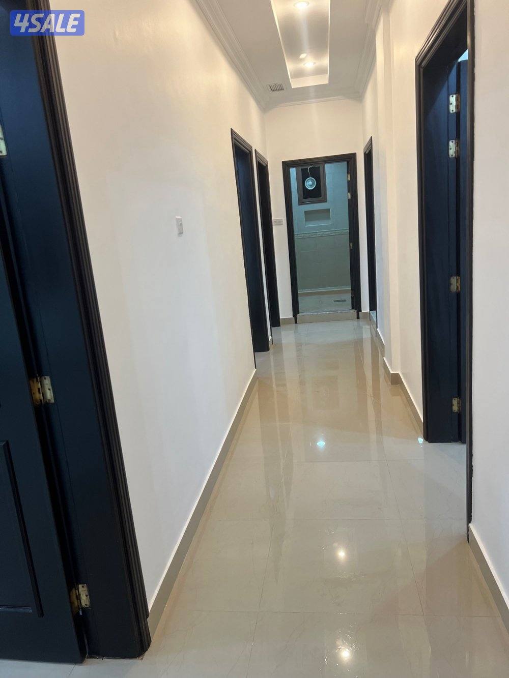 للإيجار شقه 3غرف+غرفةمخزن/صاله/2حمام/مطبخ/سنترال ستلايت سخان مركزي/شتر4