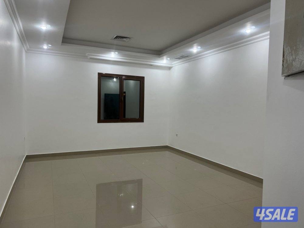 للإيجار شقه 3غرف+غرفةمخزن/صاله/2حمام/مطبخ/سنترال ستلايت سخان مركزي/شتر3