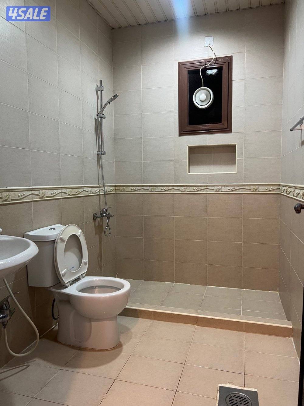 للإيجار شقه 3غرف+غرفةمخزن/صاله/2حمام/مطبخ/سنترال ستلايت سخان مركزي/شتر7