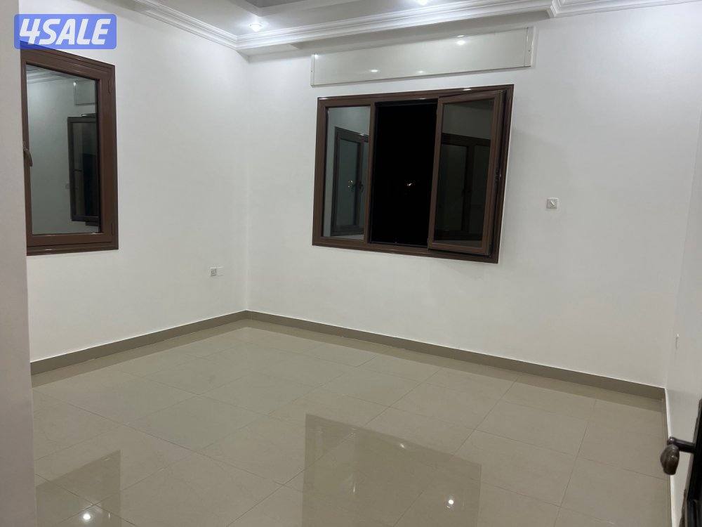 للإيجار شقه 3غرف+غرفةمخزن/صاله/2حمام/مطبخ/سنترال ستلايت سخان مركزي/شتر8