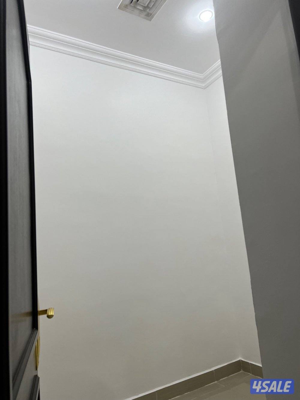 للإيجار شقه 3غرف+غرفةمخزن/صاله/2حمام/مطبخ/سنترال ستلايت سخان مركزي/شتر9