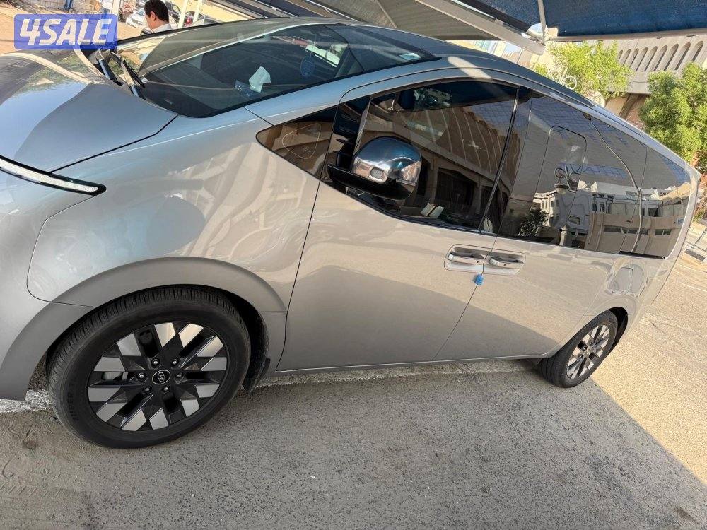 للبيع ستاريا موديل 2023 عداد44863 صبغ الوكاله ماعدا قطعه واحده0