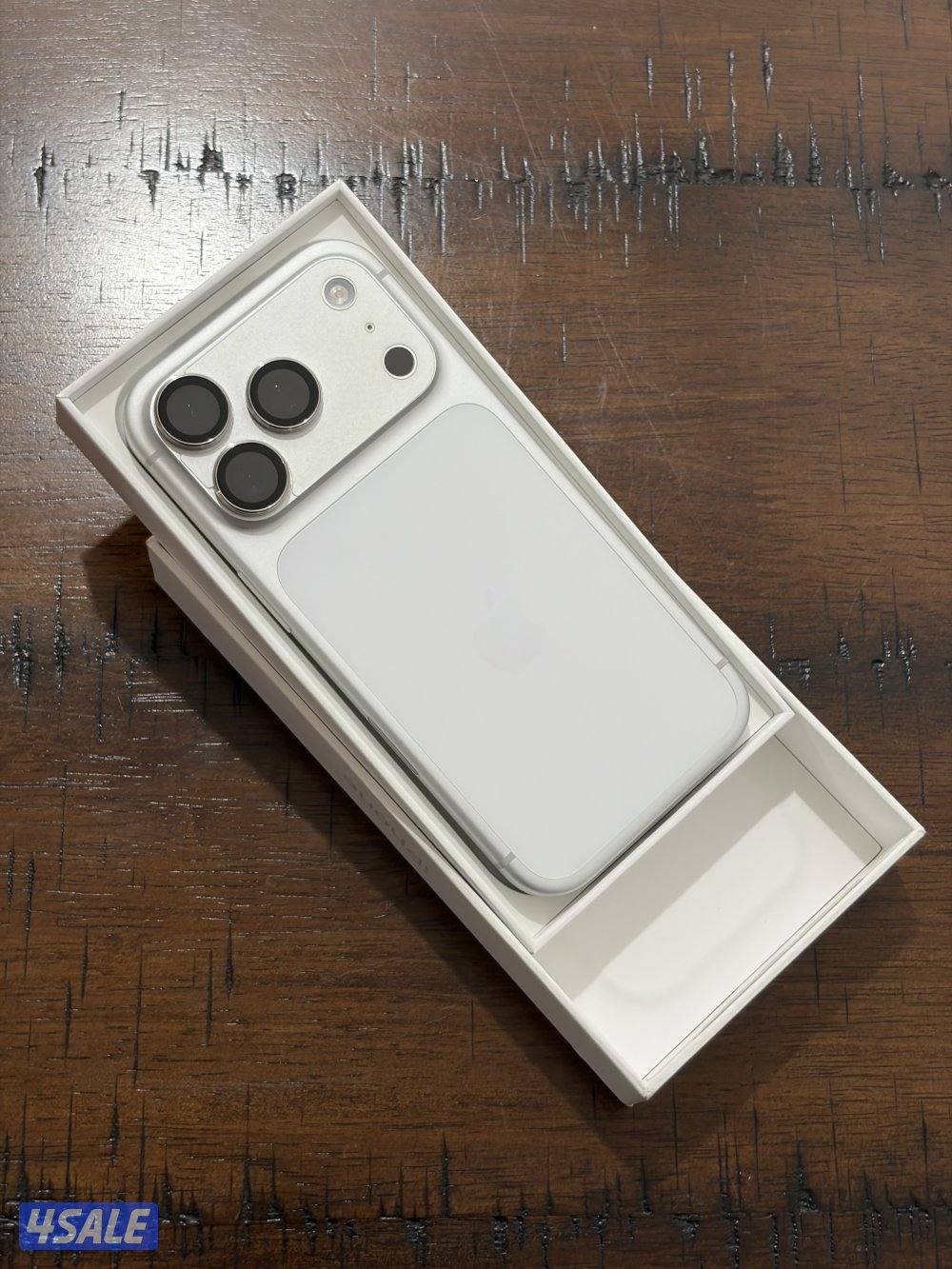 ايفون ١٧ برو سلفر0