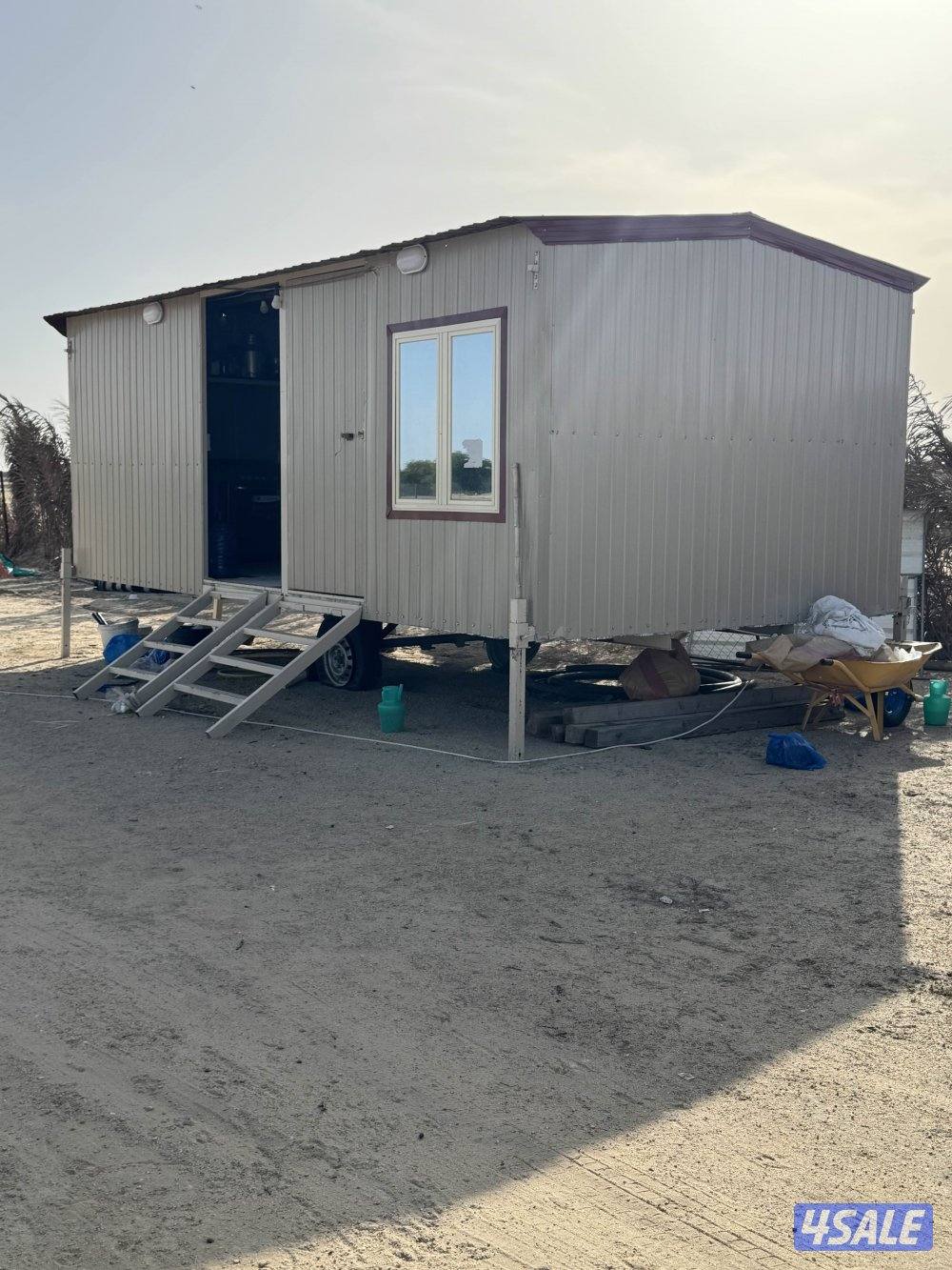 غرفة عامل و مطبخ0