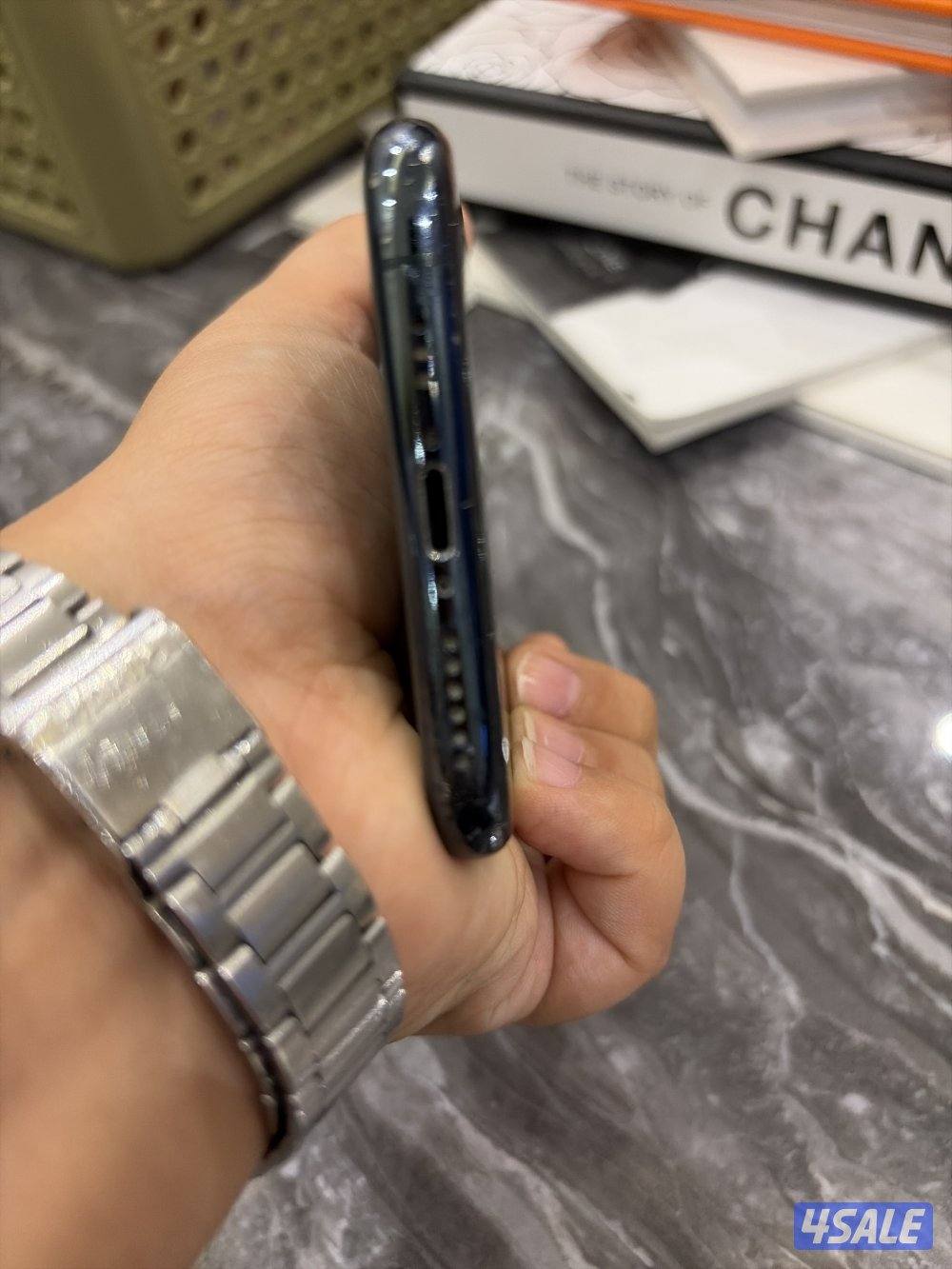 آيفون ١١برو ٢٥٦  قيقا  اخضر بحاله  جيده جدا2