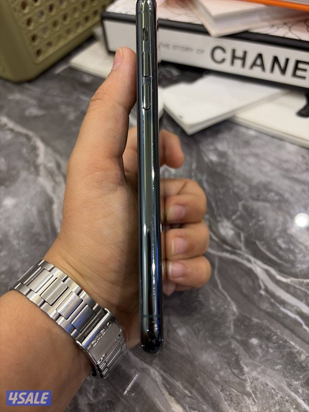 آيفون ١١برو ٢٥٦  قيقا  اخضر بحاله  جيده جدا3