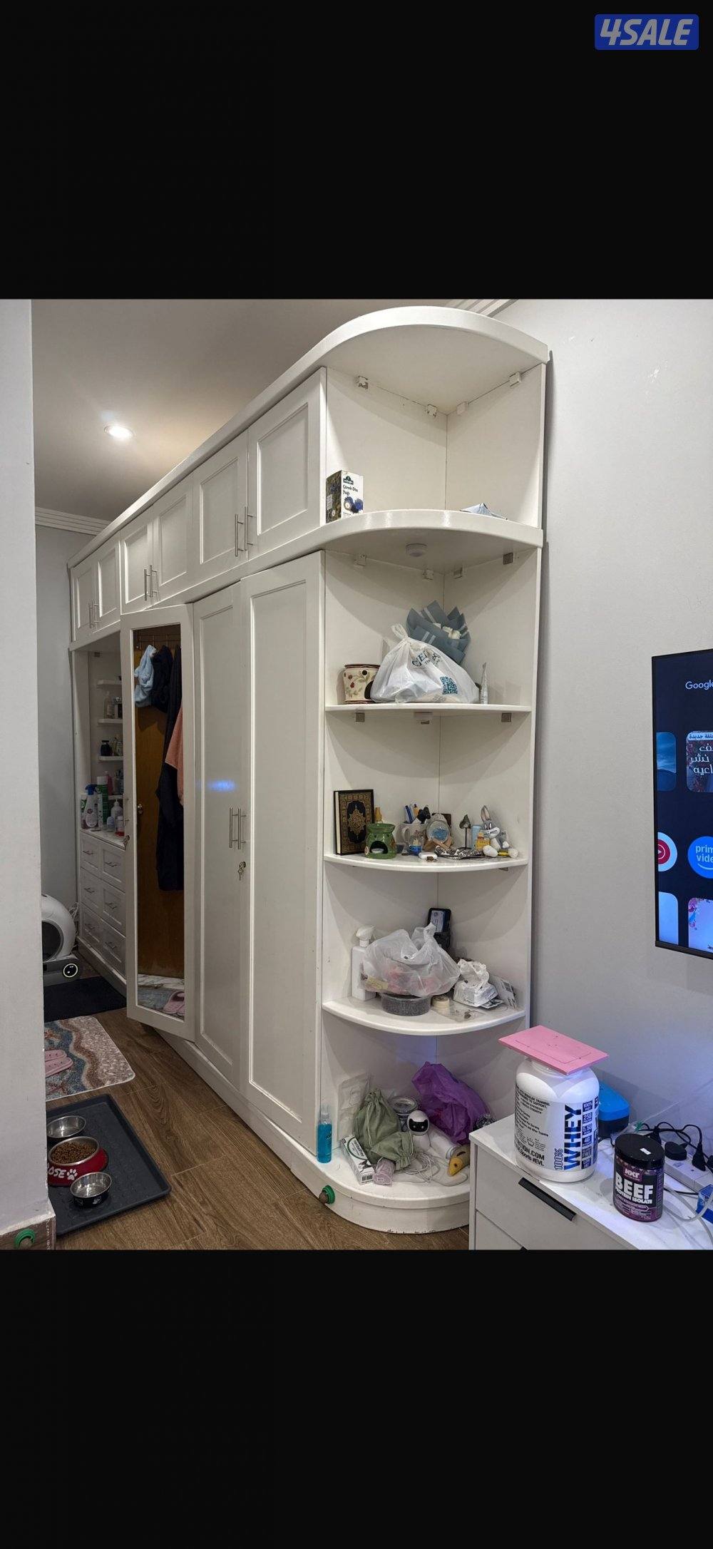 كبت ابيض مستعمل " كبتين + تسريحه باضائه+ ٣ خزائن + يوجد ارفف للديكور "0