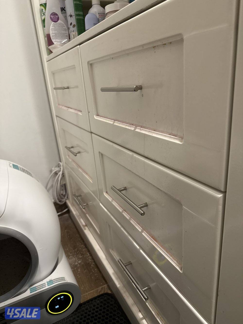 كبت ابيض مستعمل " كبتين + تسريحه باضائه+ ٣ خزائن + يوجد ارفف للديكور "5