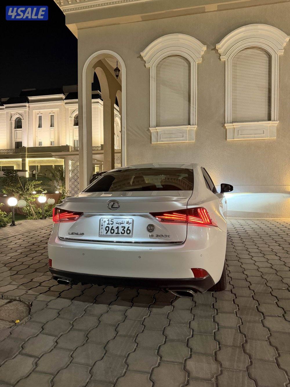 للبيع لكزس 2017 ماشيه 1010