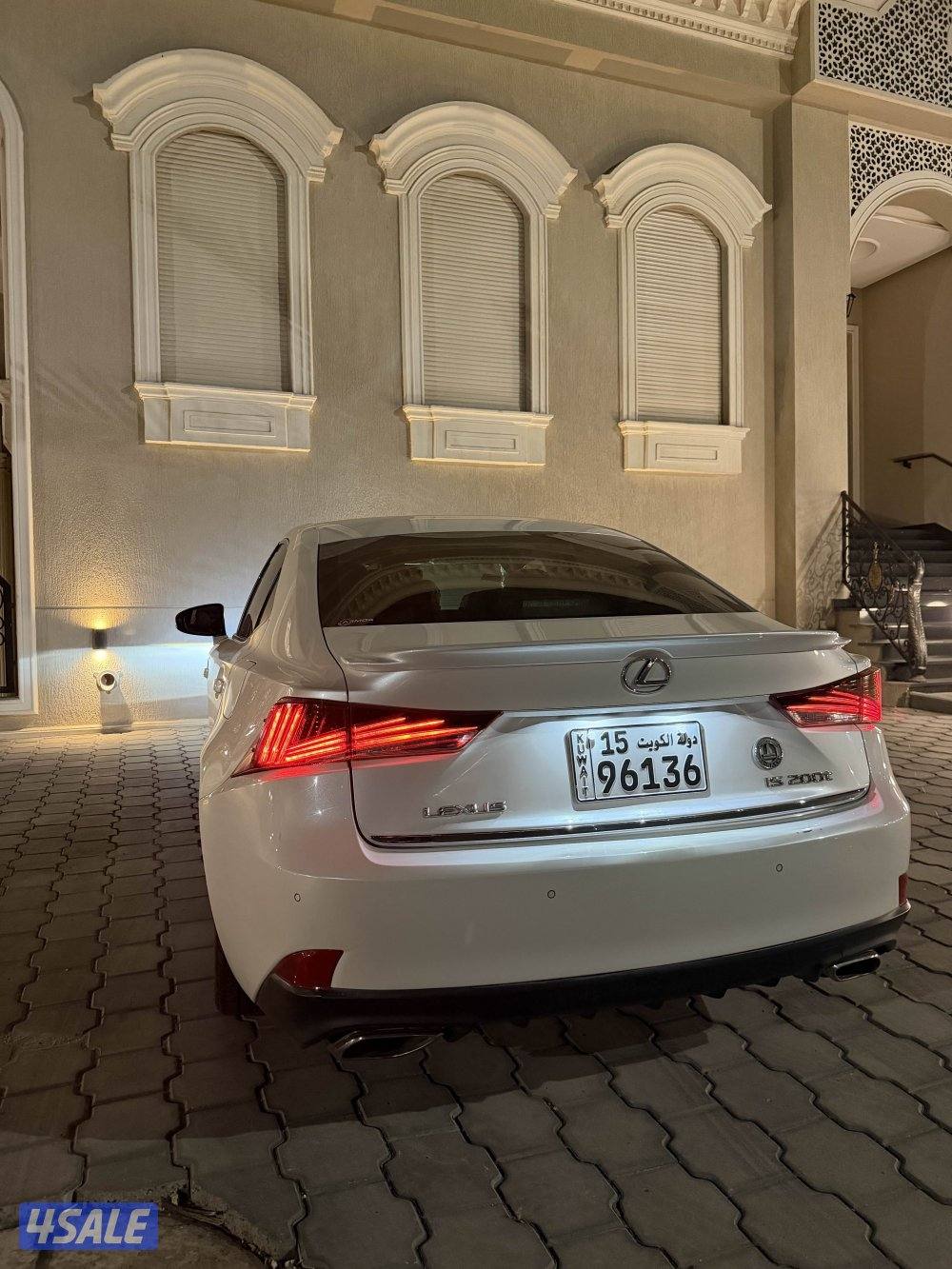 للبيع لكزس 2017 ماشيه 1011