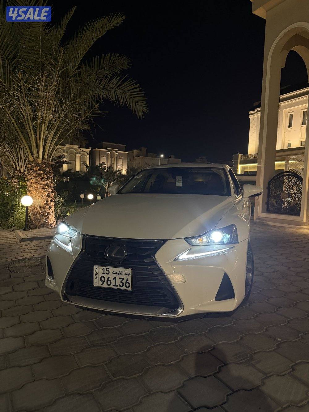 للبيع لكزس 2017 ماشيه 1014